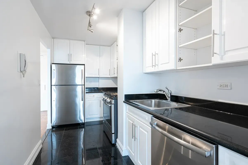 888 8th Avenue - Photo 6