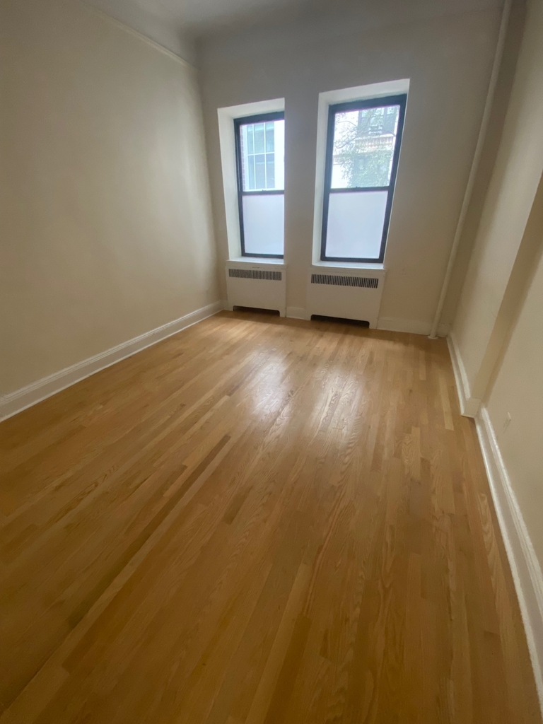 East 82nd Street - Photo 0