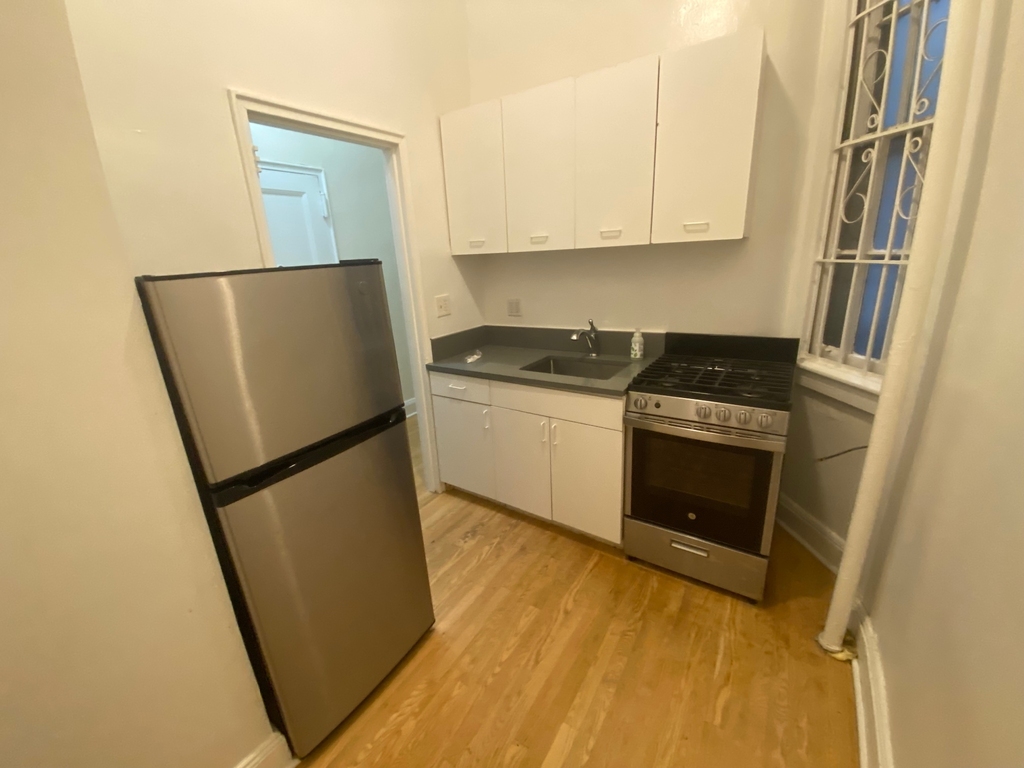 East 82nd Street - Photo 5