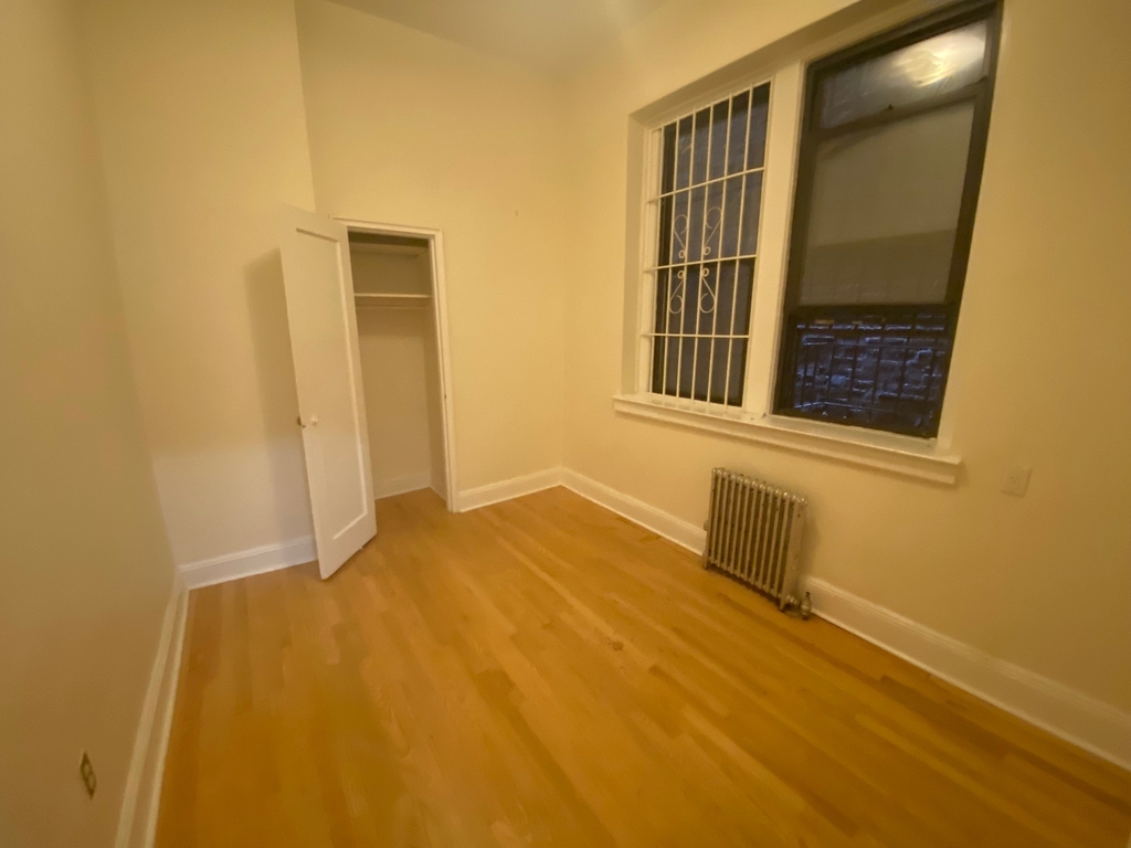 East 82nd Street - Photo 6