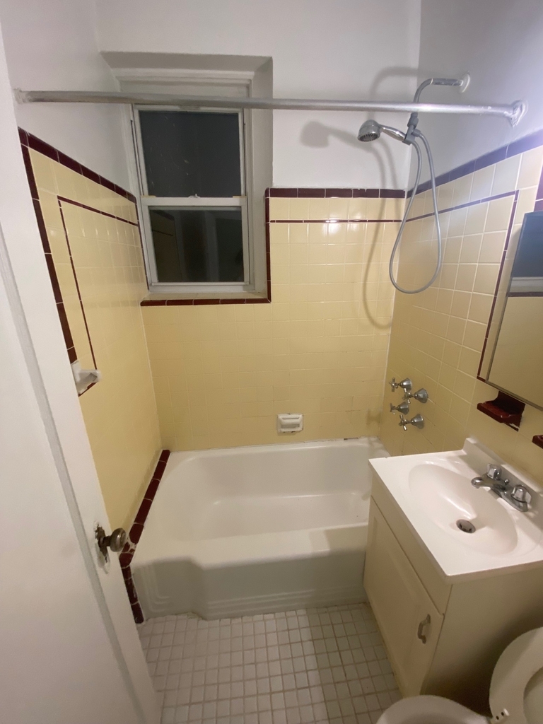East 82nd Street - Photo 7