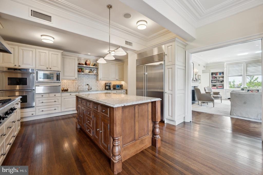 237 S 18th St - Photo 6