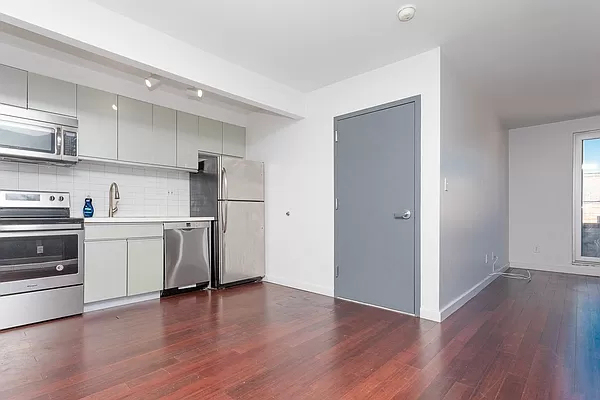 286 Stanhope Street - Photo 2