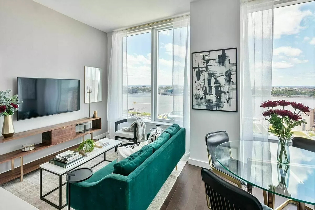 West 36th Street 11th avenue - Photo 1