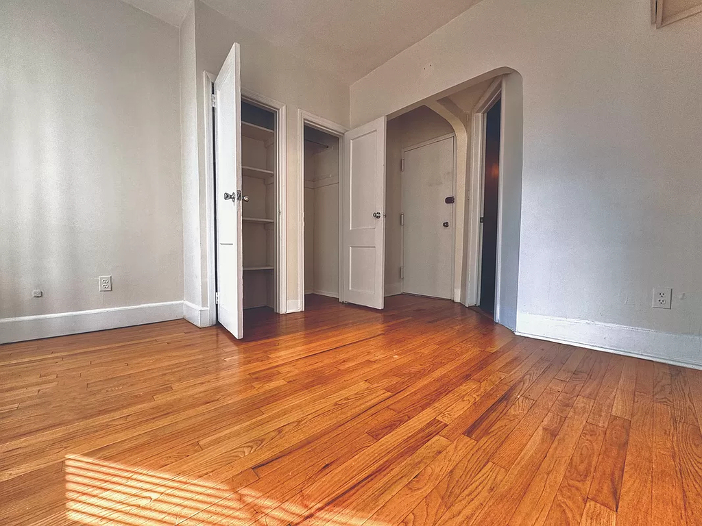 405 West 49th Street - Photo 3