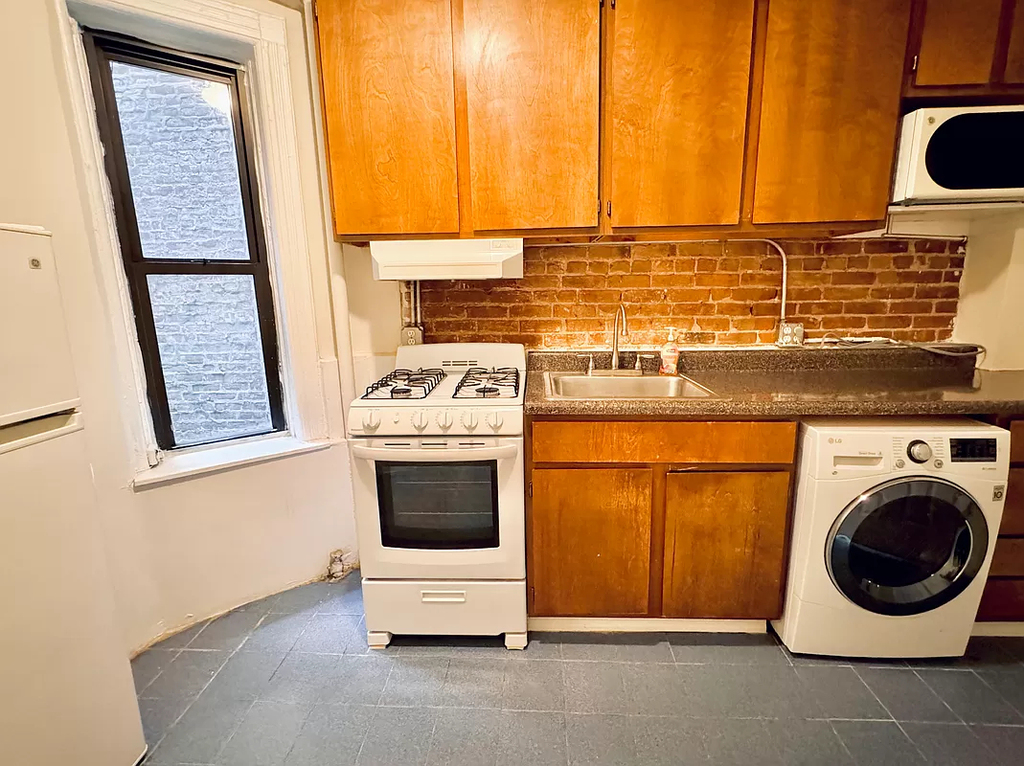 405 West 49th Street - Photo 5