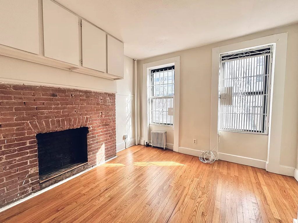 405 West 49th Street - Photo 2