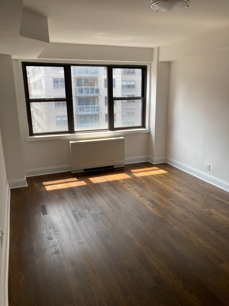 East 57th and 3rd - Photo 2