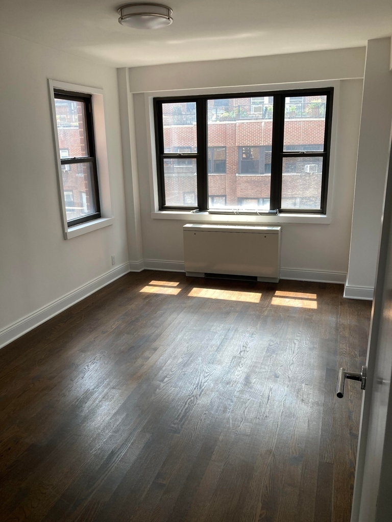 East 57th and 3rd - Photo 5