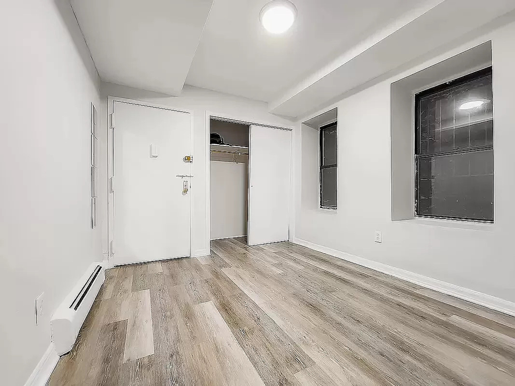 539 West 49th Street - Photo 6