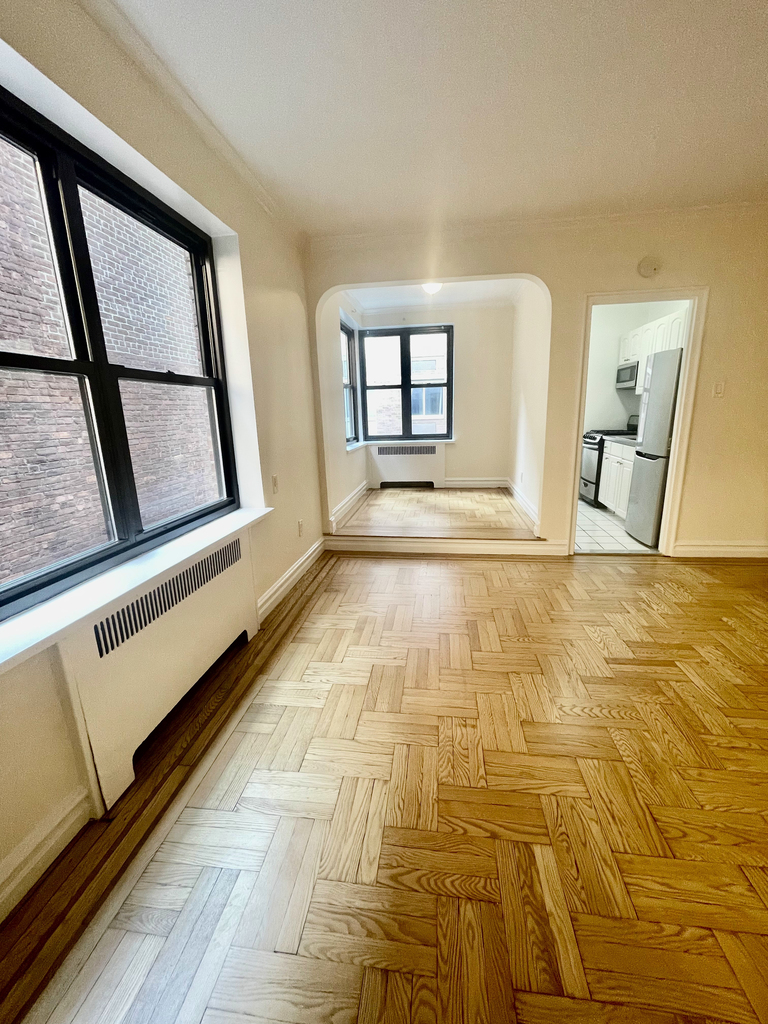 124 East 24th Street - Photo 2