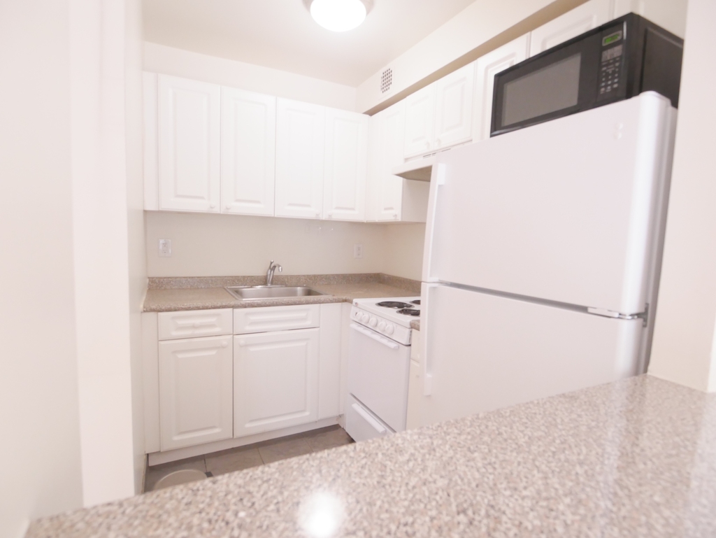 245 East 84th Street - Photo 12