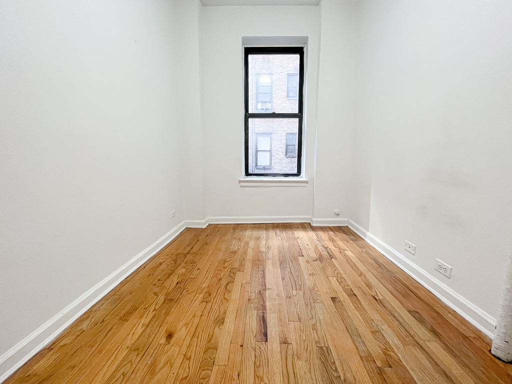 405 West 45th Street - Photo 4