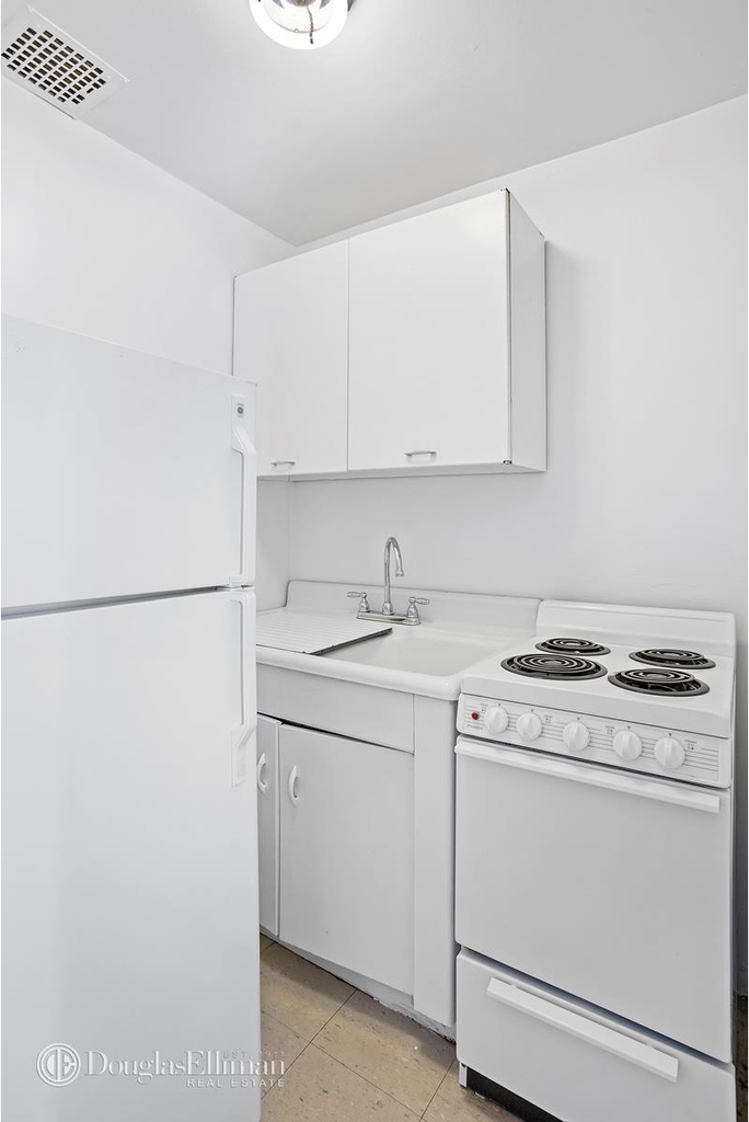 1630 Second Ave - Photo 2
