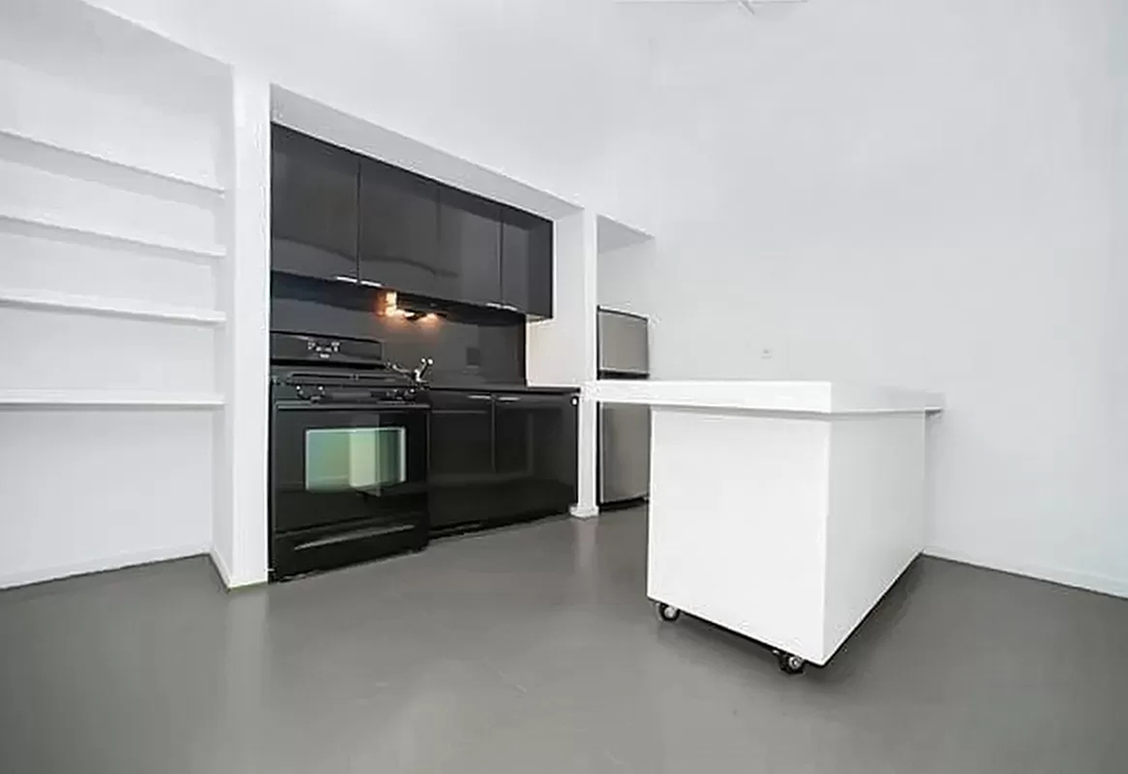448 West 37th Street - Photo 6