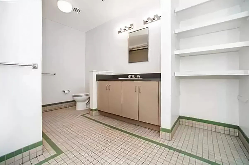 448 West 37th Street - Photo 2