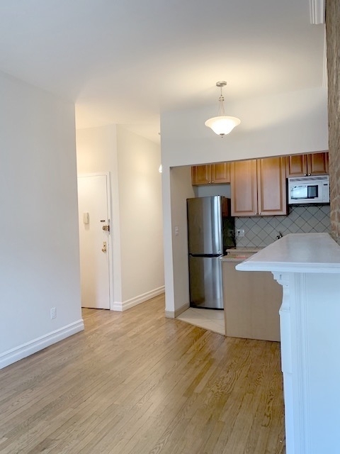 54 West 76th Street - Photo 3