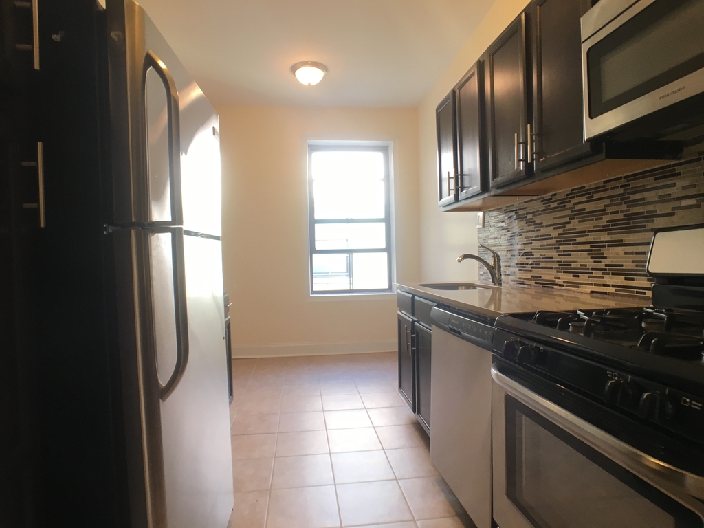 Bennett Avenue - Photo 2