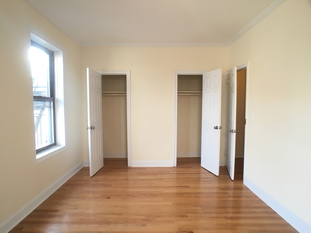 Bennett Avenue - Photo 3