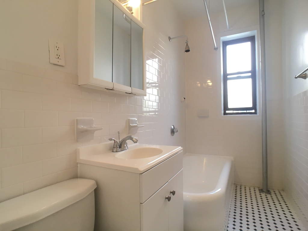 Bennett Avenue - Photo 5