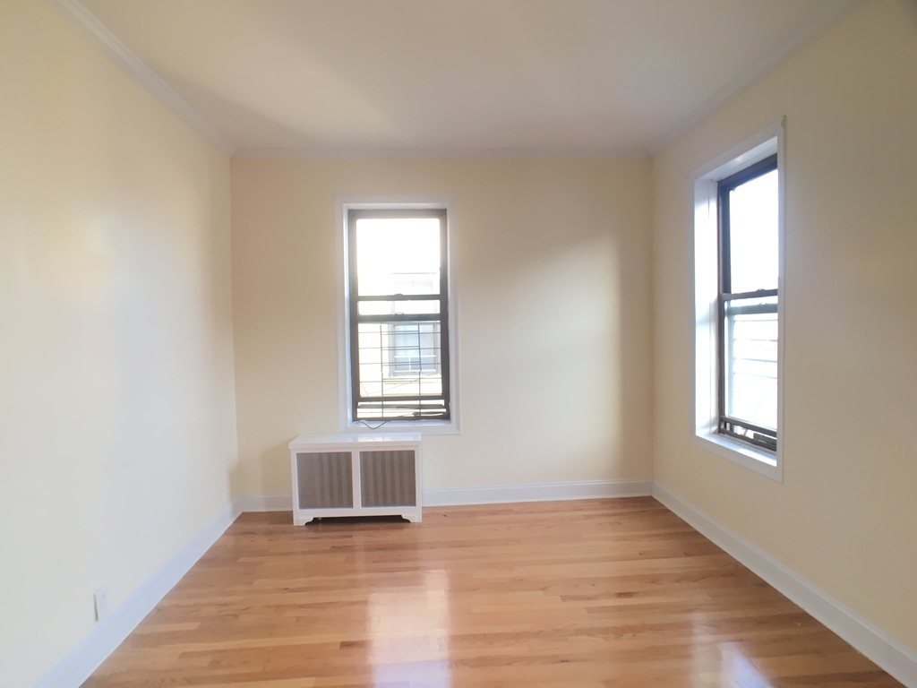 Bennett Avenue - Photo 4
