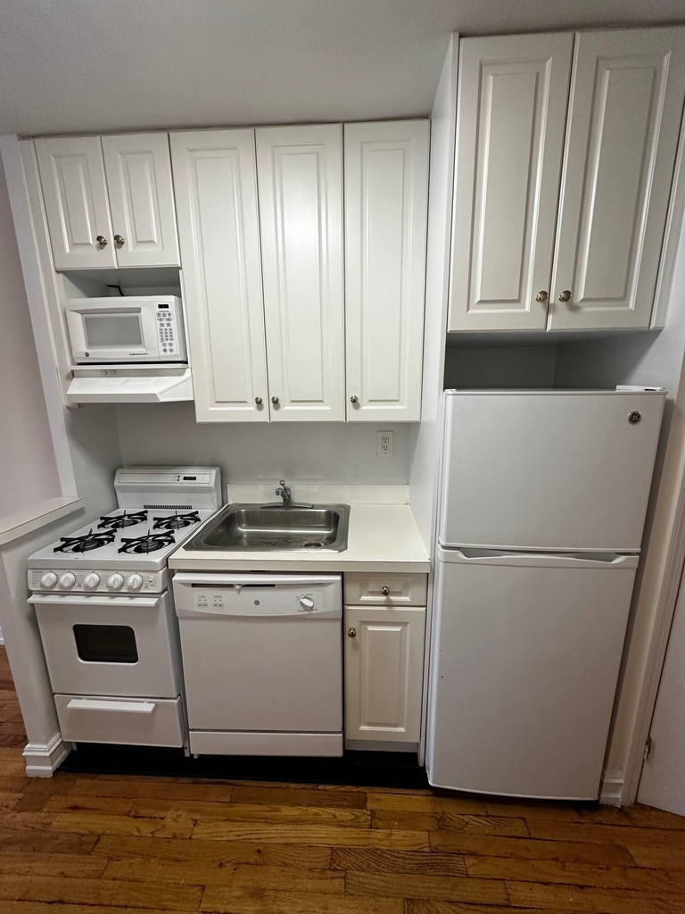 East 36th Street and 2nd Avenue - Photo 2