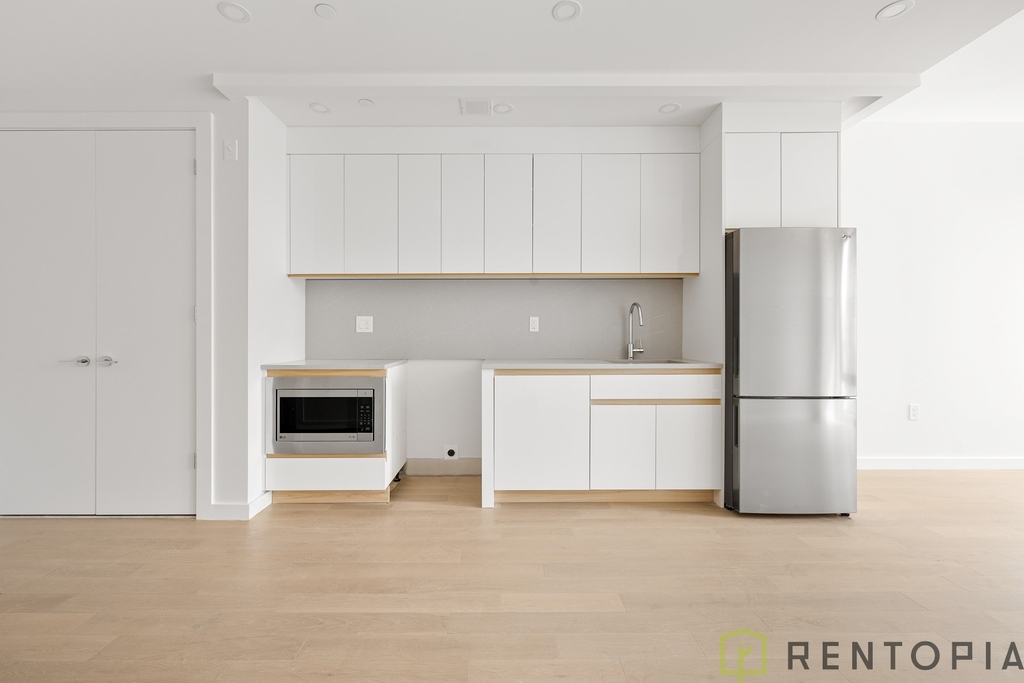 99 Fleet Place - Photo 2