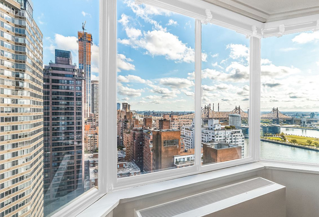 East 52nd Street - Photo 4