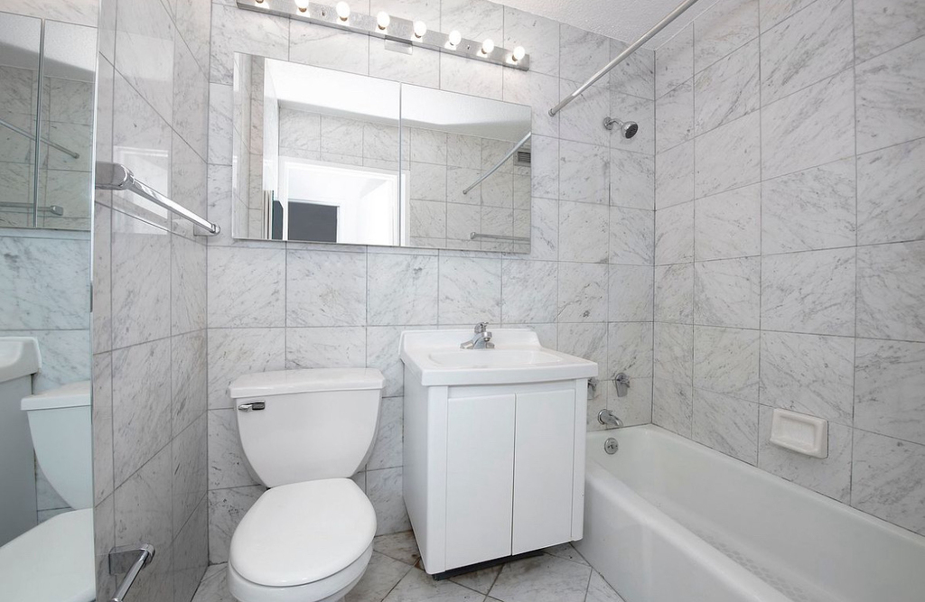 East 52nd Street - Photo 2