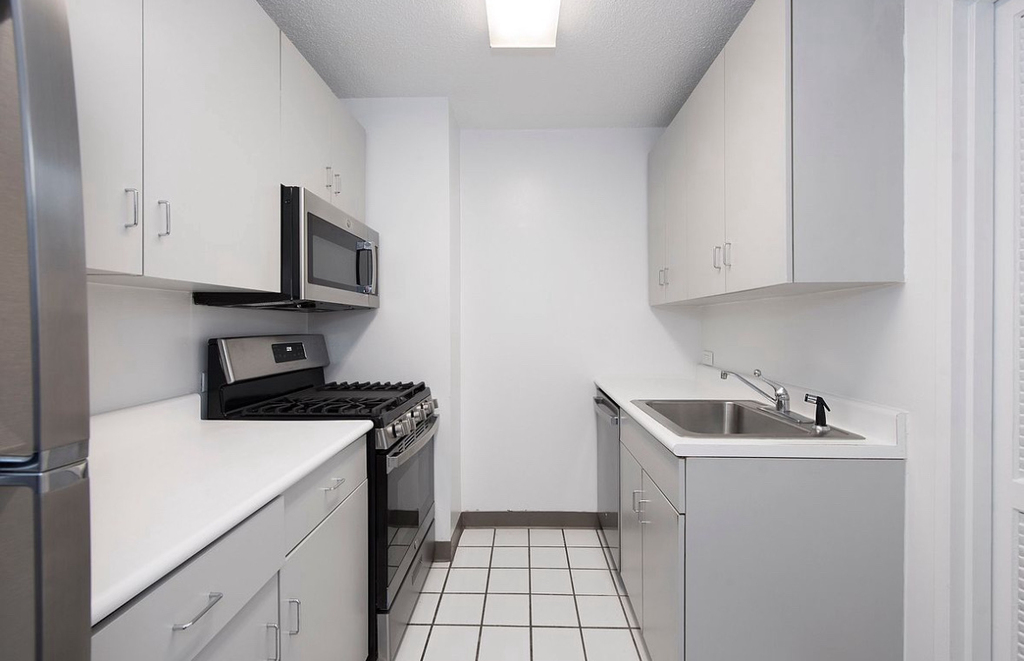East 52nd Street - Photo 1
