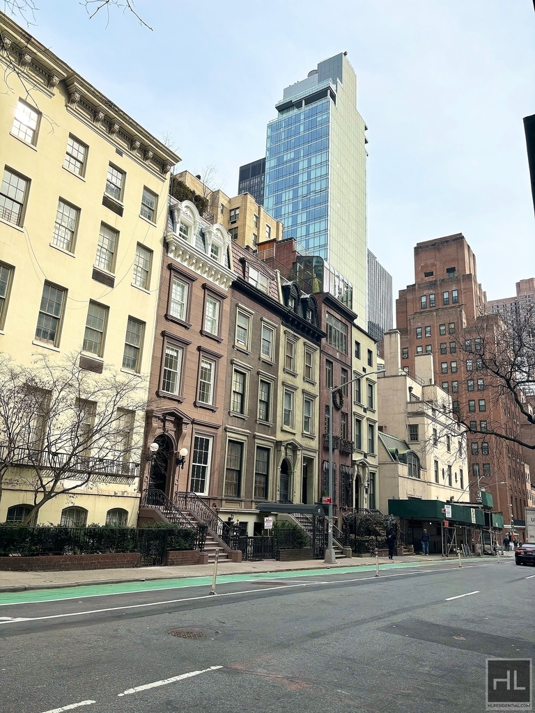 East 38 Street - Photo 5