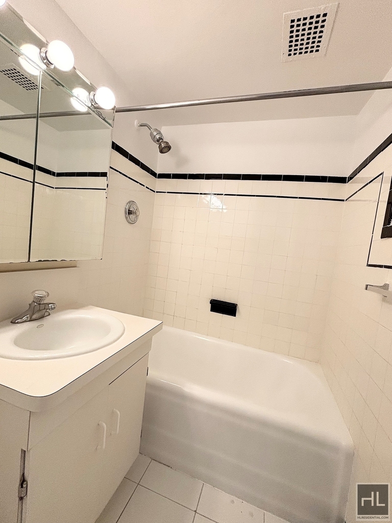 East 38 Street - Photo 7