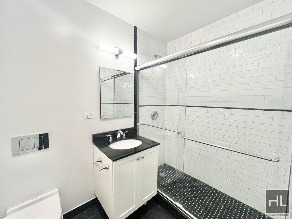 East 38 Street - Photo 6
