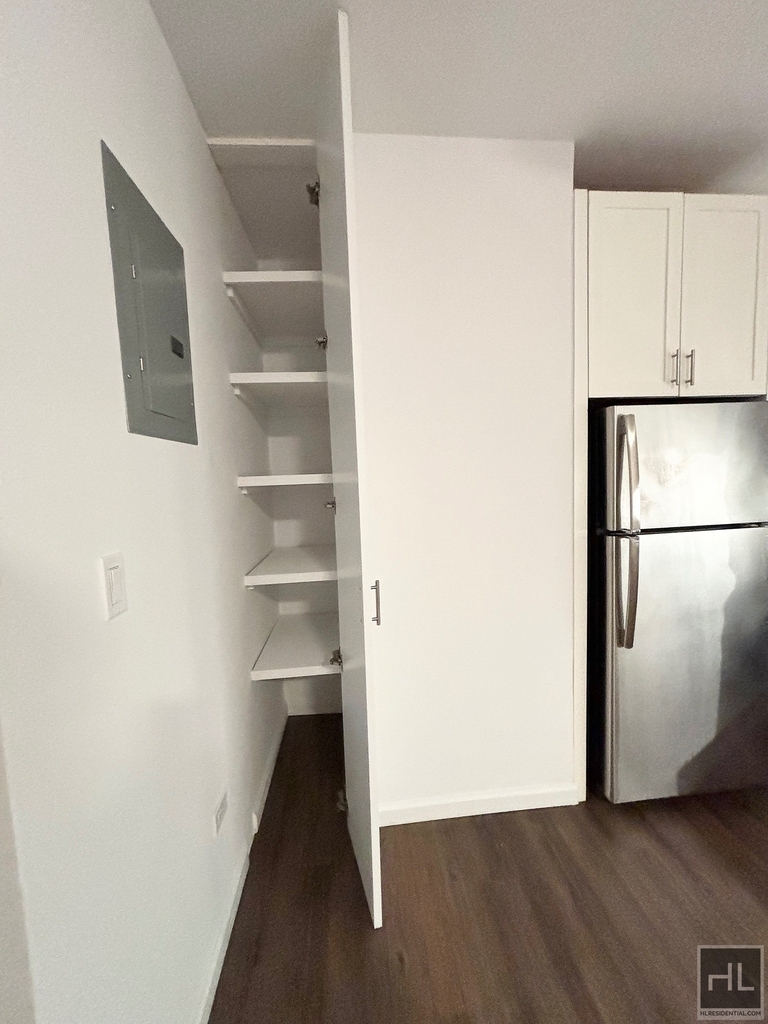 East 38 Street - Photo 4