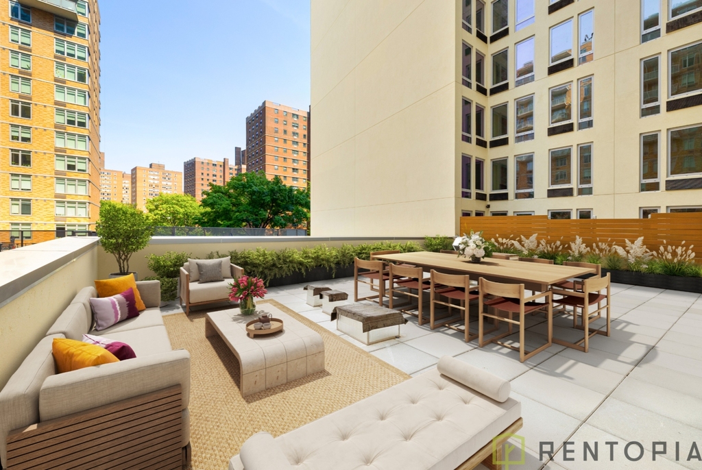 99 Fleet Place - Photo 0