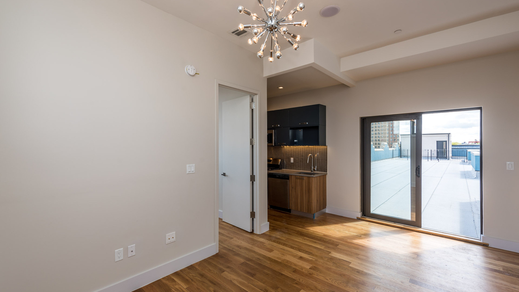 372 Kosciuszko Street - Photo 1