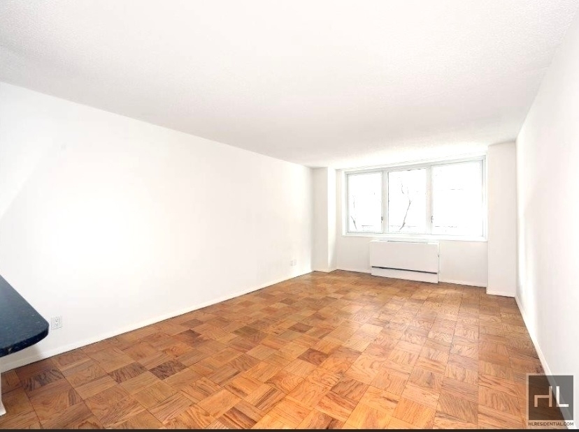 East 34 Street - Photo 0