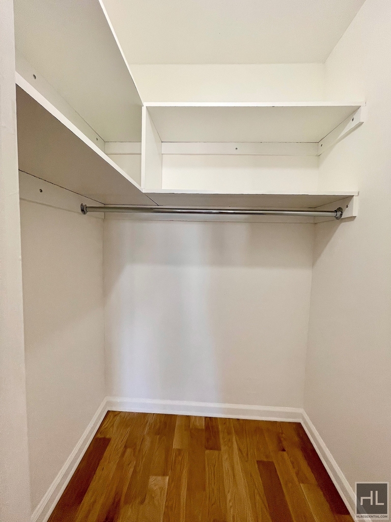 East 34 Street - Photo 9