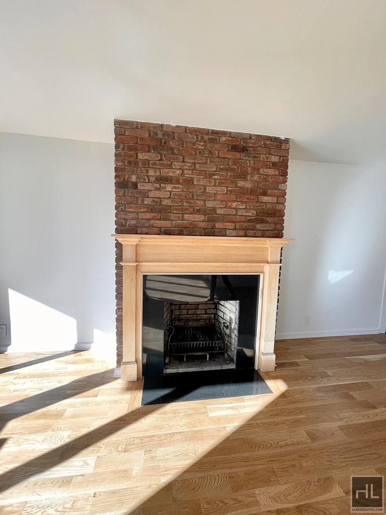 East 34 Street - Photo 6