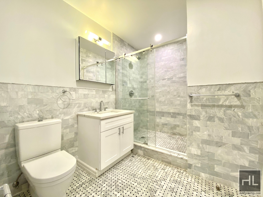 East 48th Street - Photo 5