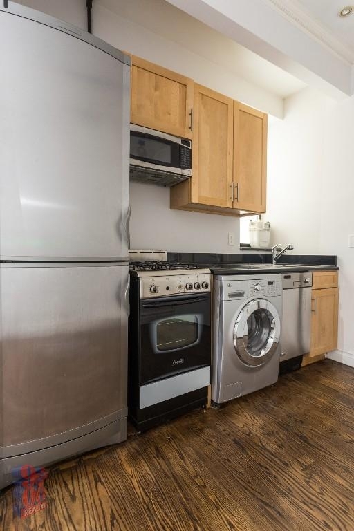 East 23rd Street - Photo 5