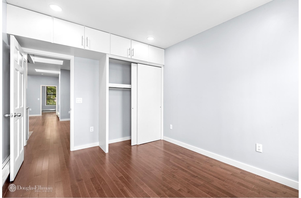 652 58th St - Photo 3