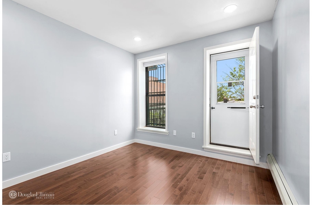 652 58th St - Photo 4