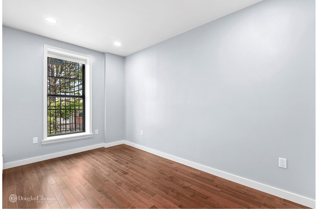 652 58th St - Photo 5