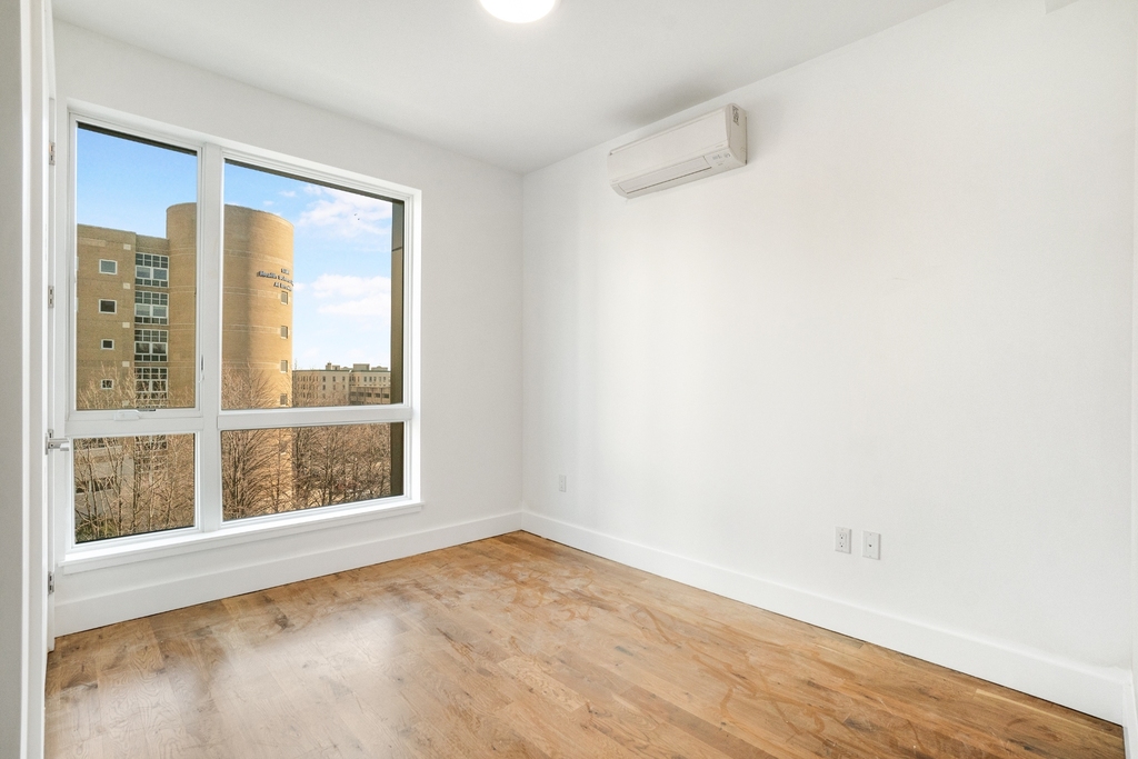 782 New York Avenue - Photo 3