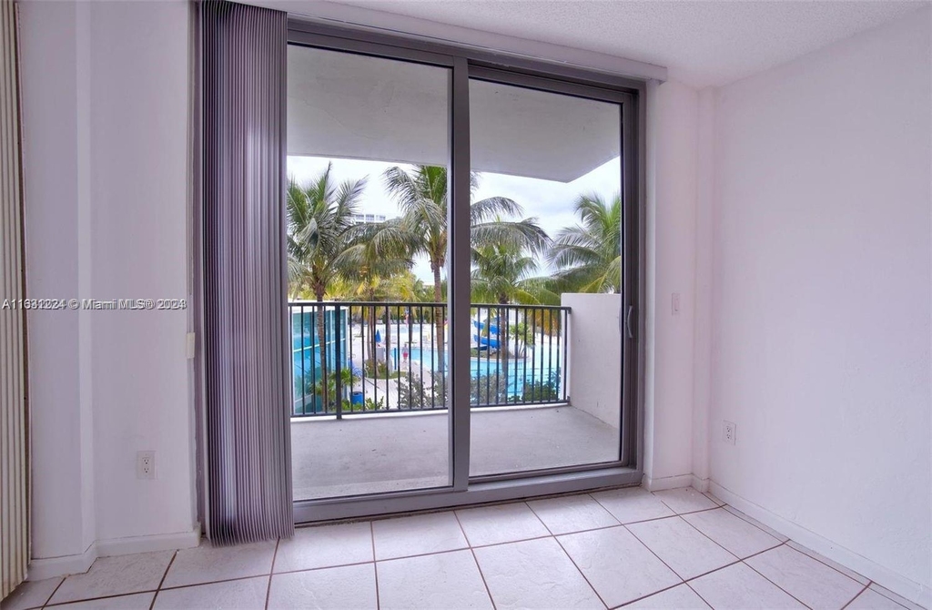 9273 Collins Ave - Photo 25