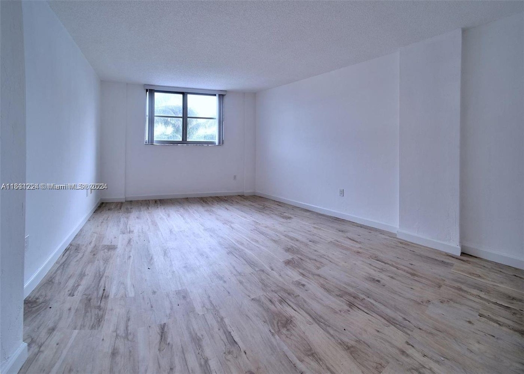9273 Collins Ave - Photo 13