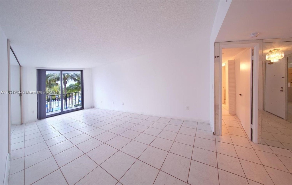 9273 Collins Ave - Photo 22