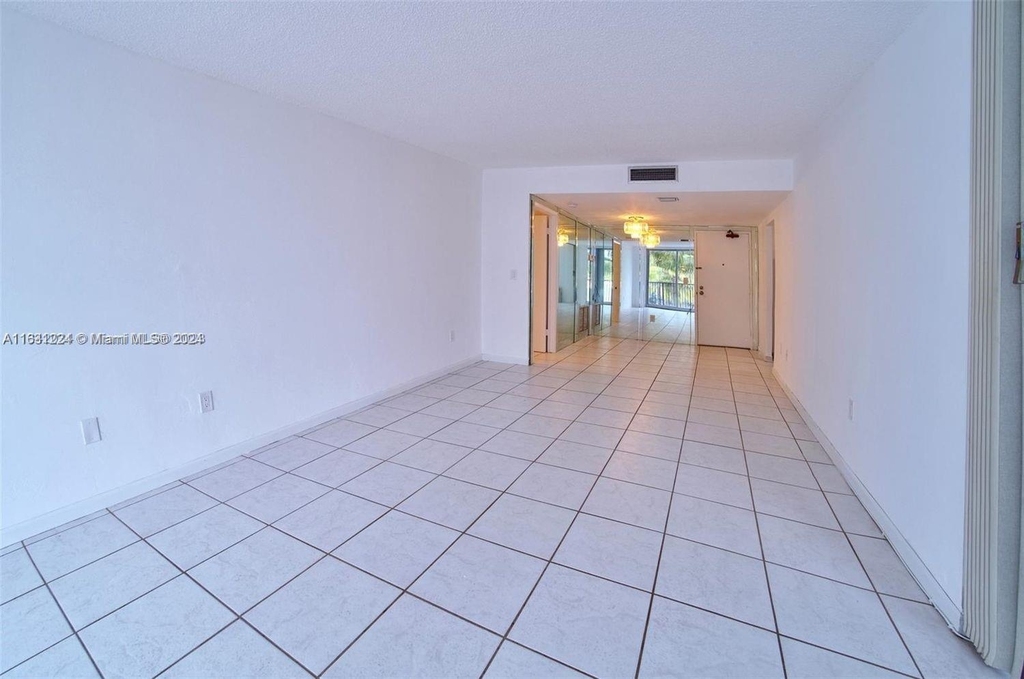 9273 Collins Ave - Photo 23