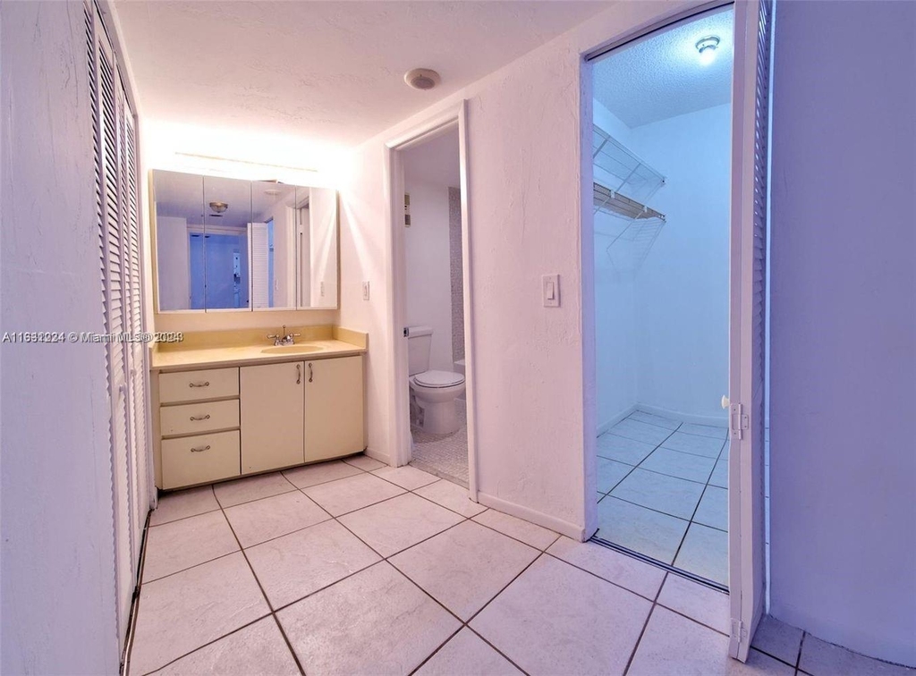 9273 Collins Ave - Photo 10